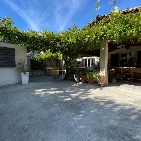 Maison La Glycine Domaine Viticole De 1 A 8 Personnes * Lauraguel